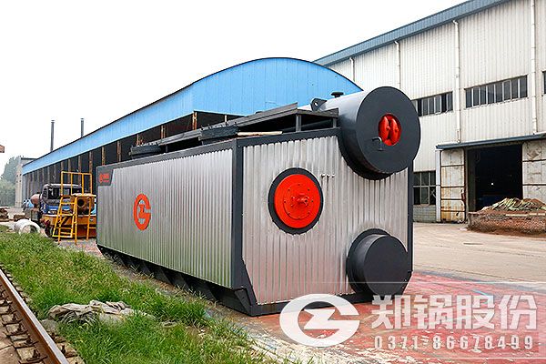 燃油鍋爐廠家30T/H燃油熱水鍋爐價格.jpg